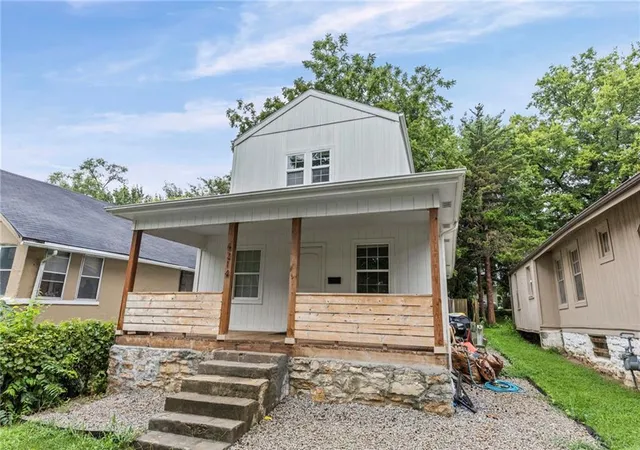 Photo 3 of Single family home for sale at 6214 Tracy Ave, Kansas City, MO 64110 | MLS# 2635708 | Listing updated on 2026-09-12