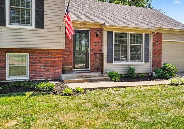 Photo 3 of Single family home for sale at 1625 S Orchard Dr, Ottawa, KS 66067 | MLS# 2635810 | Listing updated on 2026-10-16