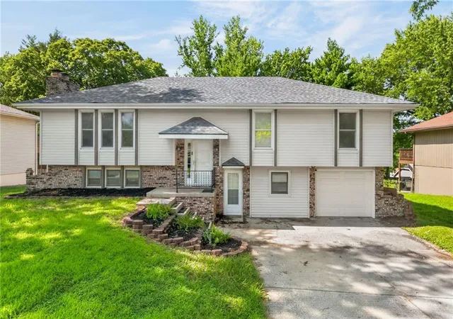 Photo 1 of Single family home for sale at 5524 Nw Raintree Dr, Kansas City, MO 64152 | MLS# 2635868 | Listing updated on 2026-10-02