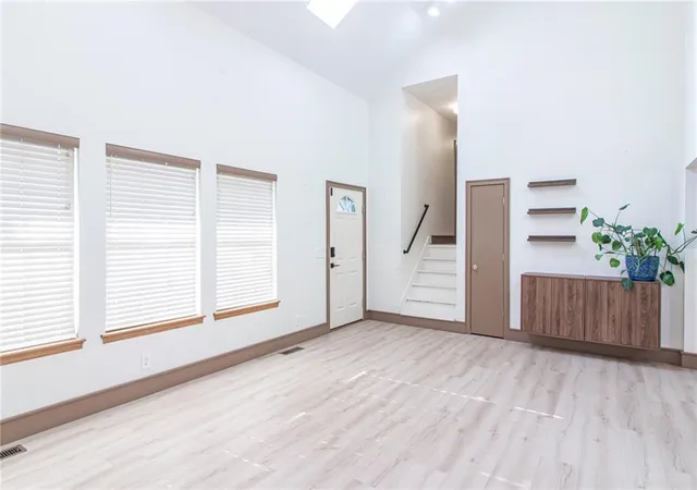Photo 2 of Sale Pending at 1333 Ne Grand Ave, Lees Summit, MO 64086 | MLS# 2635877 | Listing updated on 2026-09-13