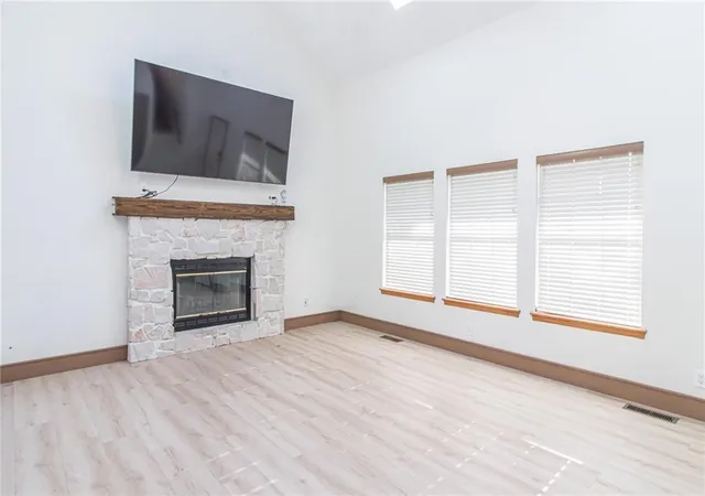 Photo 3 of Sale Pending at 1333 Ne Grand Ave, Lees Summit, MO 64086 | MLS# 2635877 | Listing updated on 2026-09-13