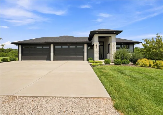 Photo 1 of Single family home for sale at 21431 Deer Ridge Dr, Spring Hill, KS 66083 | MLS# 2635912 | Listing updated on 2026-09-15