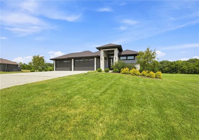 Photo 3 of Single family home for sale at 21431 Deer Ridge Dr, Spring Hill, KS 66083 | MLS# 2635912 | Listing updated on 2026-09-15