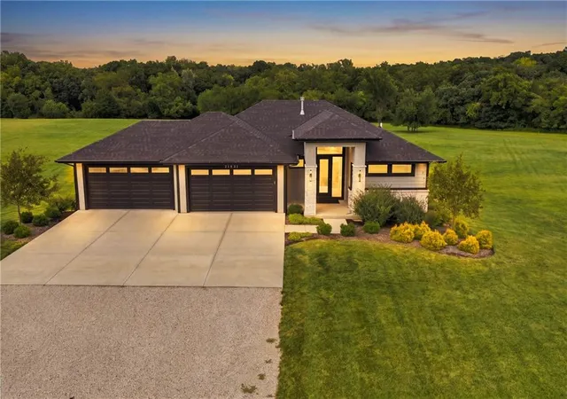 Photo 4 of Single family home for sale at 21431 Deer Ridge Dr, Spring Hill, KS 66083 | MLS# 2635912 | Listing updated on 2026-09-15
