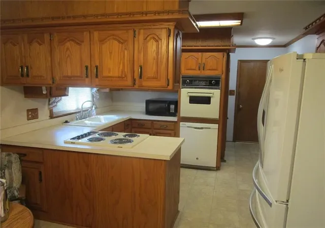 Photo 4 of Sale Pending at 600 S Edgemere Dr, Olathe, KS 66061 | MLS# 2635975 | Listing updated on 2026-09-29