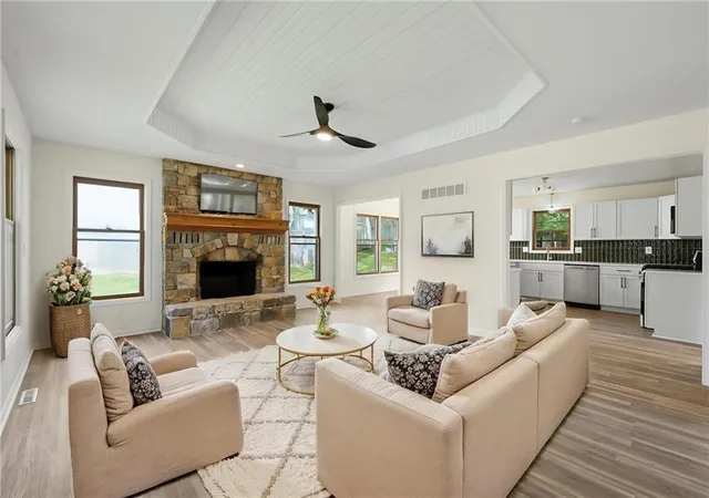Photo 1 of Single family home for sale at 1636 Ne Thames Dr, Lee's Summit, MO 64086 | MLS# 2636023 | Listing updated on 2026-09-12
