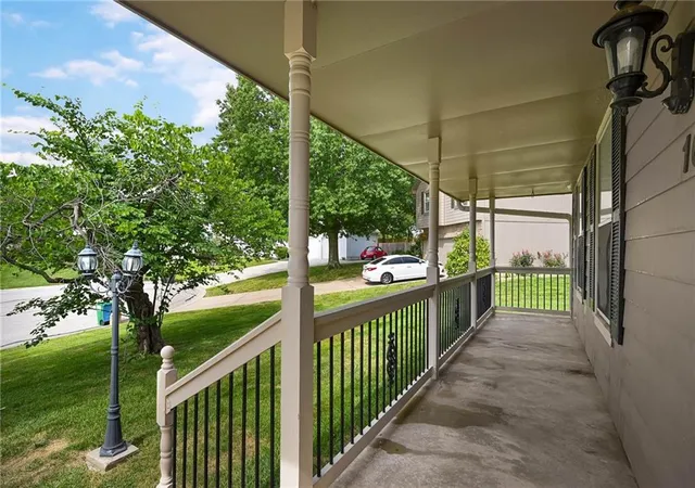 Photo 4 of Single family home for sale at 1636 NE Thames Dr, Lee's Summit, MO 64086 | MLS# 2636023 | Listing updated on 2026-09-12