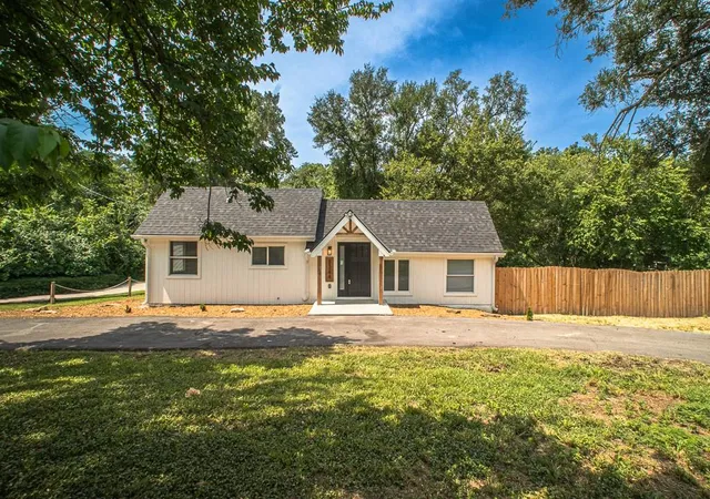 Photo 4 of Sale Pending at 8344 Oldham Rd, Kansas City, MO 64138 | MLS# 2636062 | Listing updated on 2026-09-09
