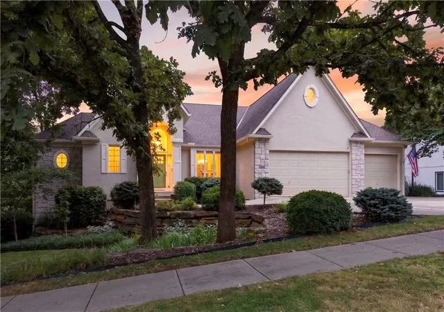 Photo 2 of Single family home for sale at 2228 Sw Waterfall Pl, Lee's Summit, MO 64081 | MLS# 2636069 | Listing updated on 2026-09-12