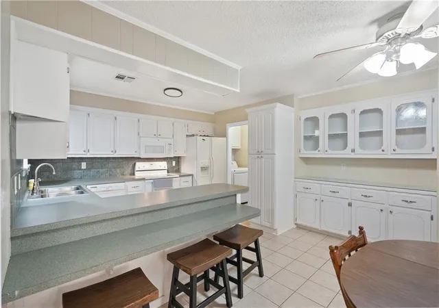 Photo 3 of Sale Pending at 926 Lariat Dr, Bartlesville, OK 74006 | MLS# 2636144 | Listing updated on 2026-09-14