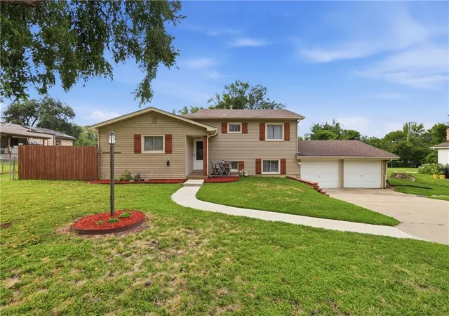 Photo 1 of Single family home for sale at 203 Se 16th Street, Oak Grove, MO 64075 | MLS# 2636230 | Listing updated on 2026-09-14