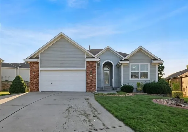Photo 1 of Sale Pending at 7304 N Cypress Ave, Kansas City, MO 64119 | MLS# 2636234 | Listing updated on 2026-09-11