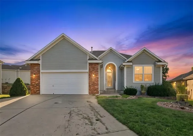 Photo 2 of Sale Pending at 7304 N Cypress Ave, Kansas City, MO 64119 | MLS# 2636234 | Listing updated on 2026-09-11