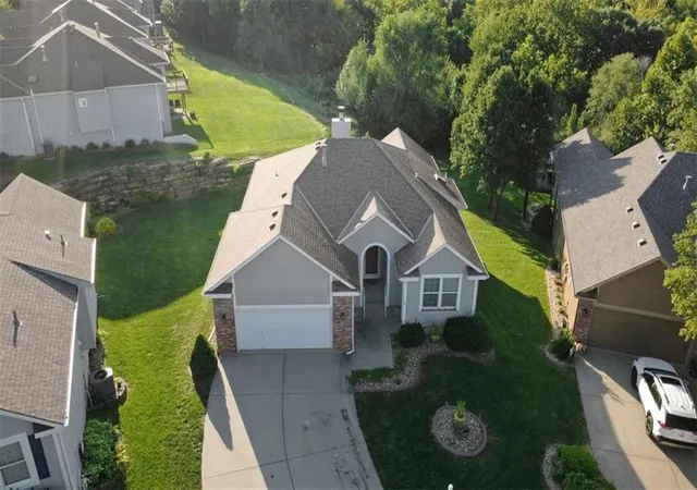 Photo 3 of Sale Pending at 7304 N Cypress Ave, Kansas City, MO 64119 | MLS# 2636234 | Listing updated on 2026-09-11