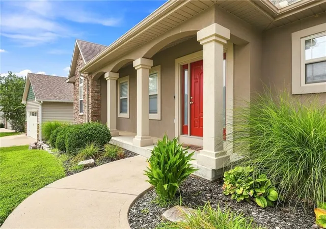 Photo 3 of Single family home for sale at 628 Oakmont Dr, Warrensburg, MO 64093 | MLS# 2636293 | Listing updated on 2026-09-12