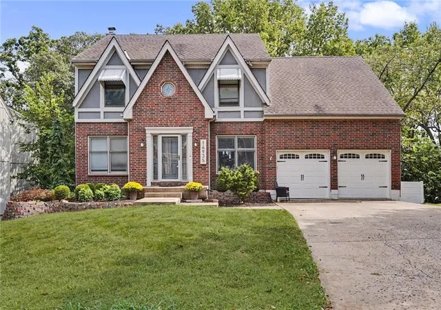 Single family home for sale at 14935 W 76th Street, Shawnee, KS 66216 | MLS# 2636322