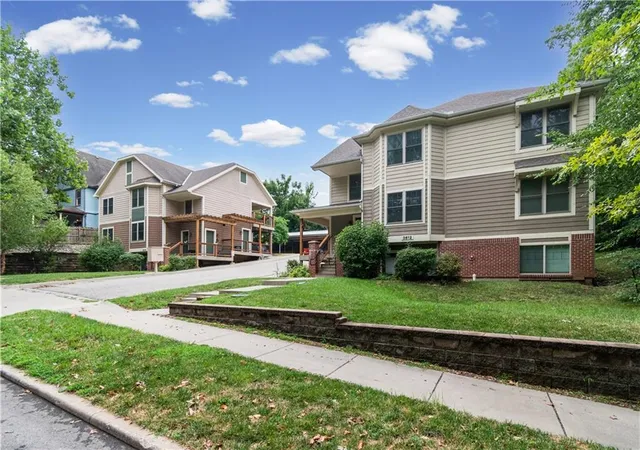 Photo 2 of Multi family home for sale at 3612 Bell St, Kansas City, MO 64111 | MLS# 2636342 | Listing updated on 2026-09-14