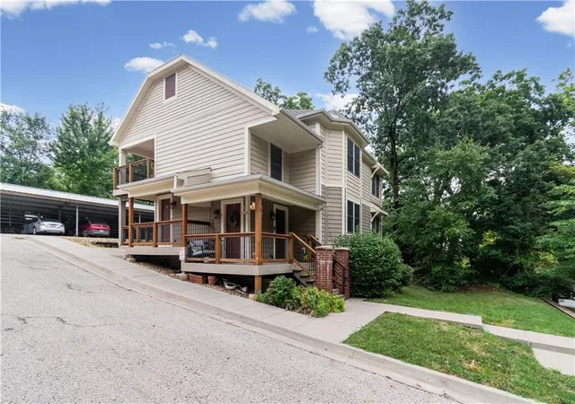 Photo 3 of Multi family home for sale at 3612 Bell St, Kansas City, MO 64111 | MLS# 2636342 | Listing updated on 2026-09-14