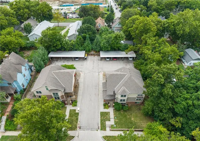 Listing Photo 4 - Condo for sale in building located at 3612 Bell St, Kansas City, MO 64111
