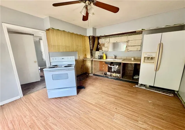 Photo 4 of Sale Pending at 946 Sherman Ave, Leavenworth, KS 66048 | MLS# 2636351 | Listing updated on 2026-09-08