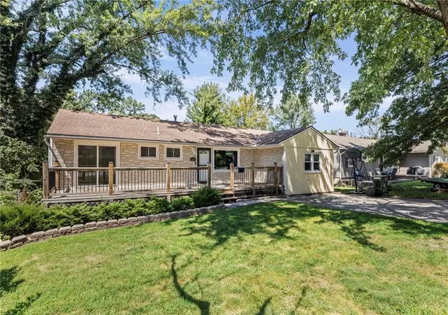 Photo 2 of Sale Pending at 1402 Sw Peggy Cir, Lees Summit, MO 64081 | MLS# 2636361 | Listing updated on 2026-09-08