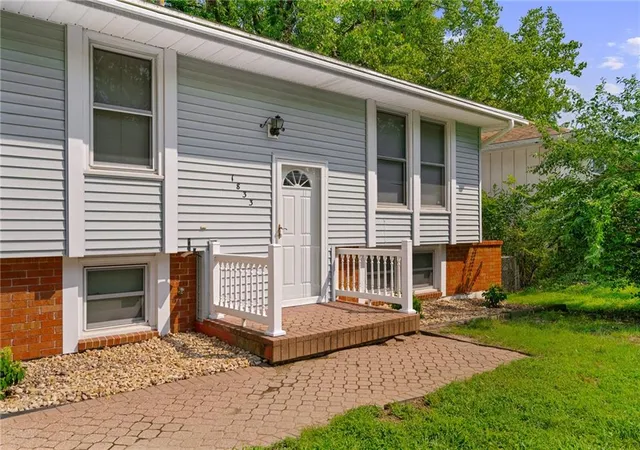 Photo 2 of Single family home for sale at 1833 N York St, Independence, MO 64058 | MLS# 2636393 | Listing updated on 2026-09-12