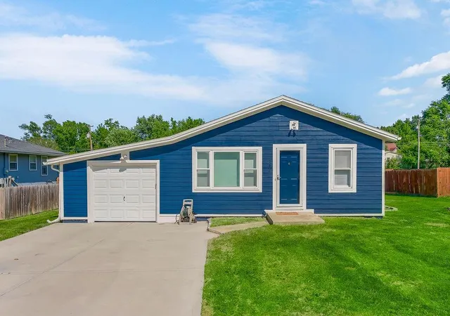 Photo 1 of Sale Pending at 308 N Washington St, Spring Hill, KS 66083 | MLS# 2636412 | Listing updated on 2026-10-07