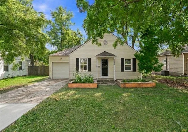 Single family home for sale at 7533 Marty St, Overland Park, KS 66204 | MLS# 2636423