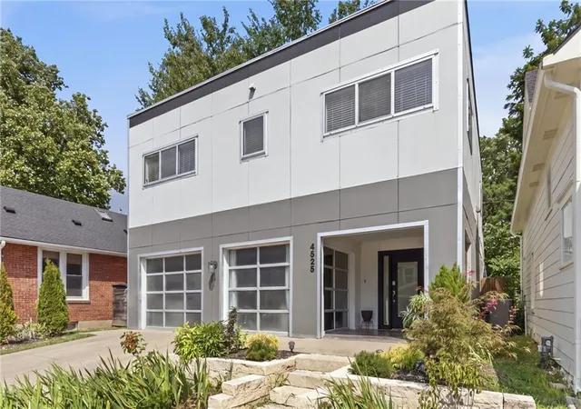 Photo 3 of Single family home for sale at 4525 Wyoming St, Kansas City, MO 64111 | MLS# 2636427 | Listing updated on 2026-09-15