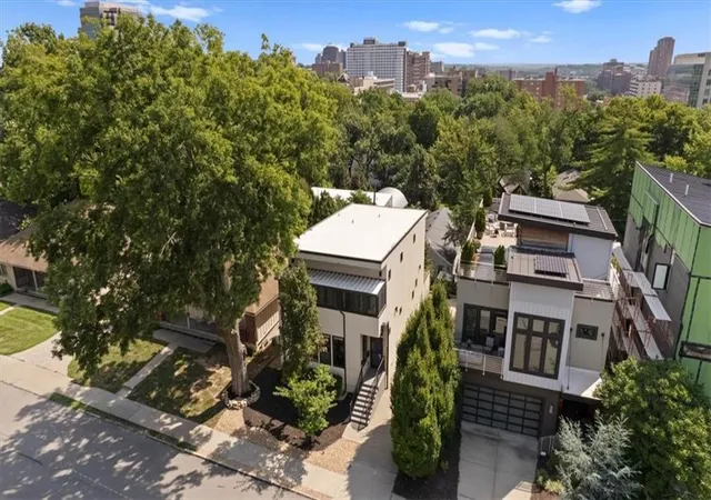Photo 1 of Single family home for sale at 4727 Mercier St, Kansas City, MO 64112 | MLS# 2636456 | Listing updated on 2026-09-13