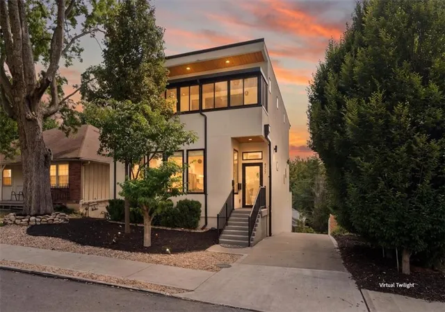 Photo 2 of Single family home for sale at 4727 Mercier St, Kansas City, MO 64112 | MLS# 2636456 | Listing updated on 2026-09-13