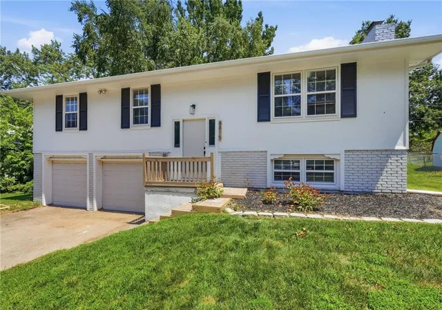 Photo 1 of Single family home for sale at 8815 N Grand Ave, Kansas City, MO 64155 | MLS# 2636503 | Listing updated on 2026-10-09