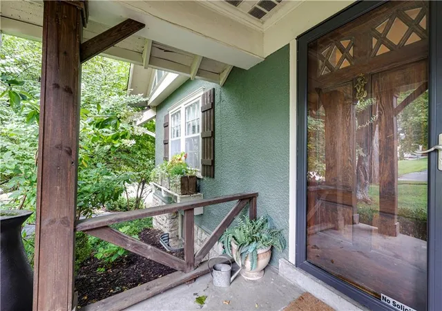 Photo 2 of Single family home for sale at 4921 Wyoming St, Kansas City, MO 64112 | MLS# 2636504 | Listing updated on 2026-09-25