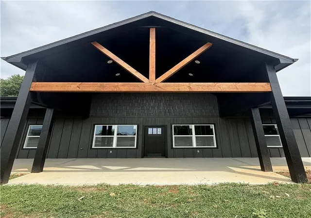Photo 3 of Single family home for sale at 121 Elm Dr, Linn Valley, KS 66040 | MLS# 2636509 | Listing updated on 2026-09-11