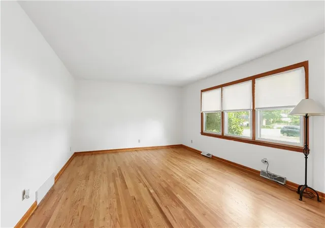 Photo 3 of Single family home for sale at 6716 Corrington Ave, Kansas City, MO 64133 | MLS# 2636533 | Listing updated on 2026-09-12