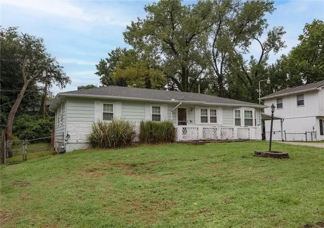 Photo 2 of Single family home for sale at 212 N 81st Terrace, Kansas City, KS 66112 | MLS# 2636540 | Listing updated on 2026-09-14