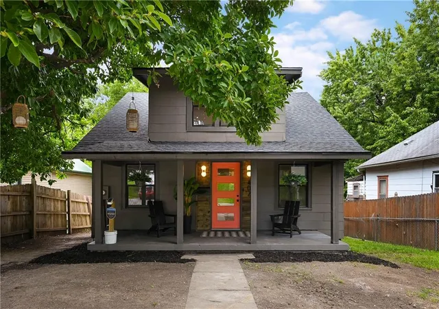 Photo 1 of Single family home for sale at 402 E Fair St, Independence, MO 64055 | MLS# 2636577 | Listing updated on 2026-10-05