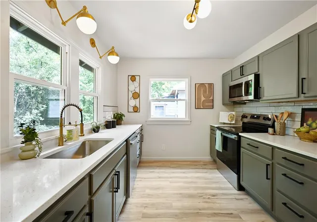 Photo 2 of Single family home for sale at 402 E Fair St, Independence, MO 64055 | MLS# 2636577 | Listing updated on 2026-10-05
