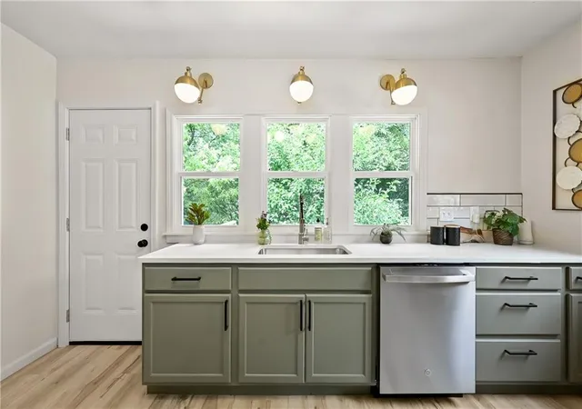 Photo 3 of Single family home for sale at 402 E Fair St, Independence, MO 64055 | MLS# 2636577 | Listing updated on 2026-10-05