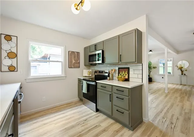 Photo 3 of Single family home for sale at 402 E Fair St, Independence, MO 64055 | MLS# 2636577 | Listing updated on 2026-10-08