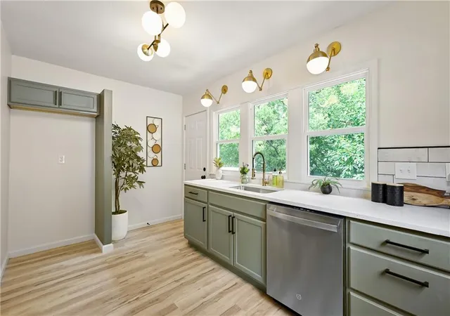 Photo 4 of Single family home for sale at 402 E Fair St, Independence, MO 64055 | MLS# 2636577 | Listing updated on 2026-10-08
