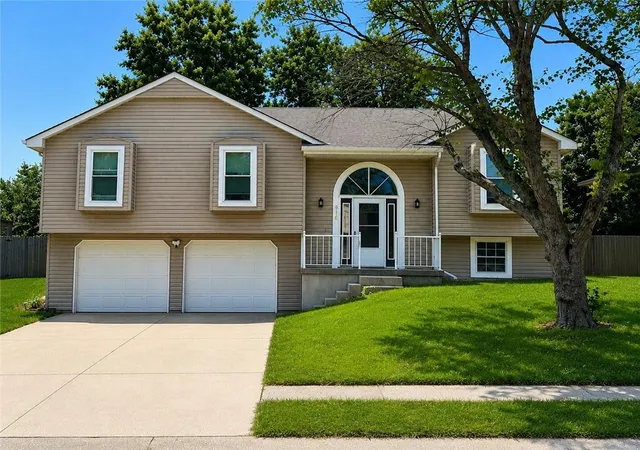 Photo 1 of Single family home for sale at 416 Ne Fox Trl Dr, Blue Springs, MO 64014 | MLS# 2636581 | Listing updated on 2026-10-07