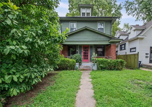 Photo 1 of Single family home for sale at 4111 Holly St, Kansas City, MO 64111 | MLS# 2636681 | Listing updated on 2026-09-14