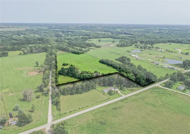 Photo 4 of Sale Pending at 681-a SW State Hwy T, Holden, MO 64040 | MLS# 2636695 | Listing updated on 2026-09-11