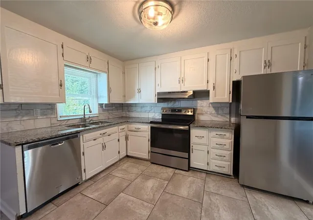 Photo 3 of Single family home for sale at 2602 Nw 86th Street, Kansas City, MO 64154 | MLS# 2636762 | Listing updated on 2026-09-11