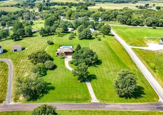 Photo 3 of Single family home for sale at 6 Delaney Dr, St Joseph, MO 64507 | MLS# 2636976 | Listing updated on 2026-09-12