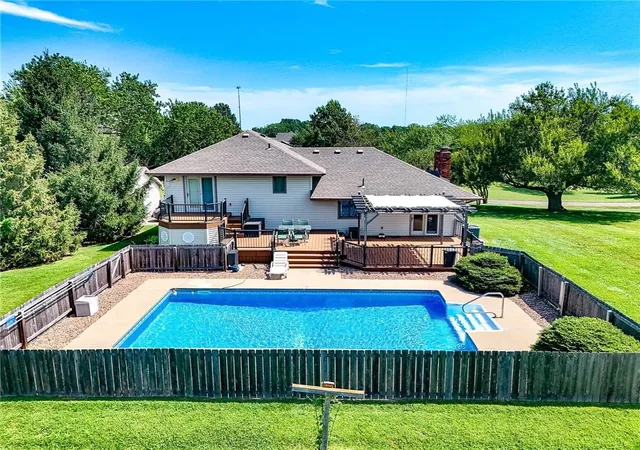 Photo 4 of Single family home for sale at 6 Delaney Dr, St Joseph, MO 64507 | MLS# 2636976 | Listing updated on 2026-09-12