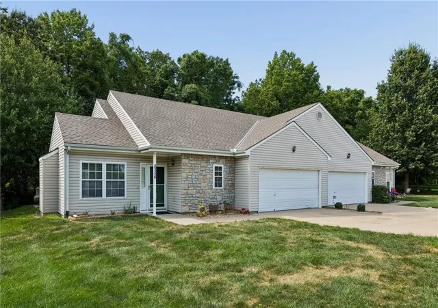 Photo 2 of Sale Pending at 8356 Stewart Pl, Kansas City, KS 66109 | MLS# 2637074 | Listing updated on 2026-09-15