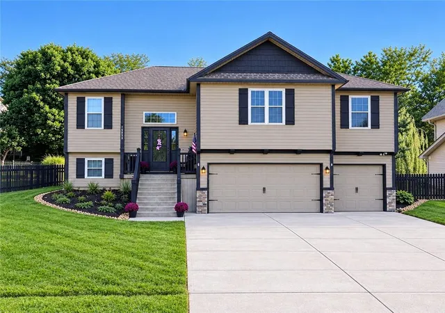 Single family home for sale at 15335 NW 131st Street, Platte City, MO 64079 | MLS# 2637083