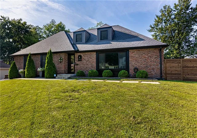 Photo 2 of Sale Pending at 17905 E Cheyenne Dr, Independence, MO 64056 | MLS# 2637177 | Listing updated on 2026-09-10